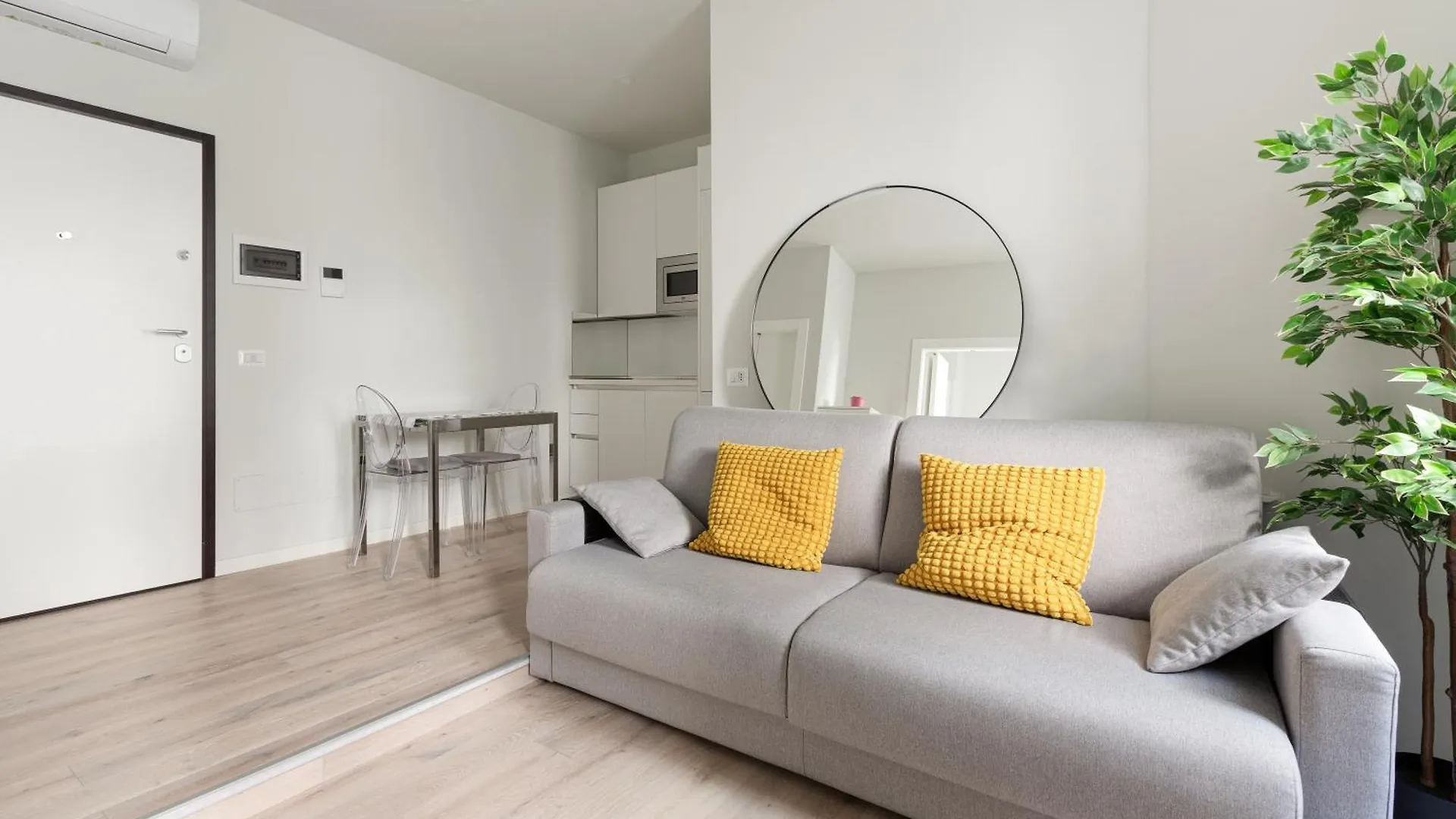 Milan City Life - Renovated Apartment Italy